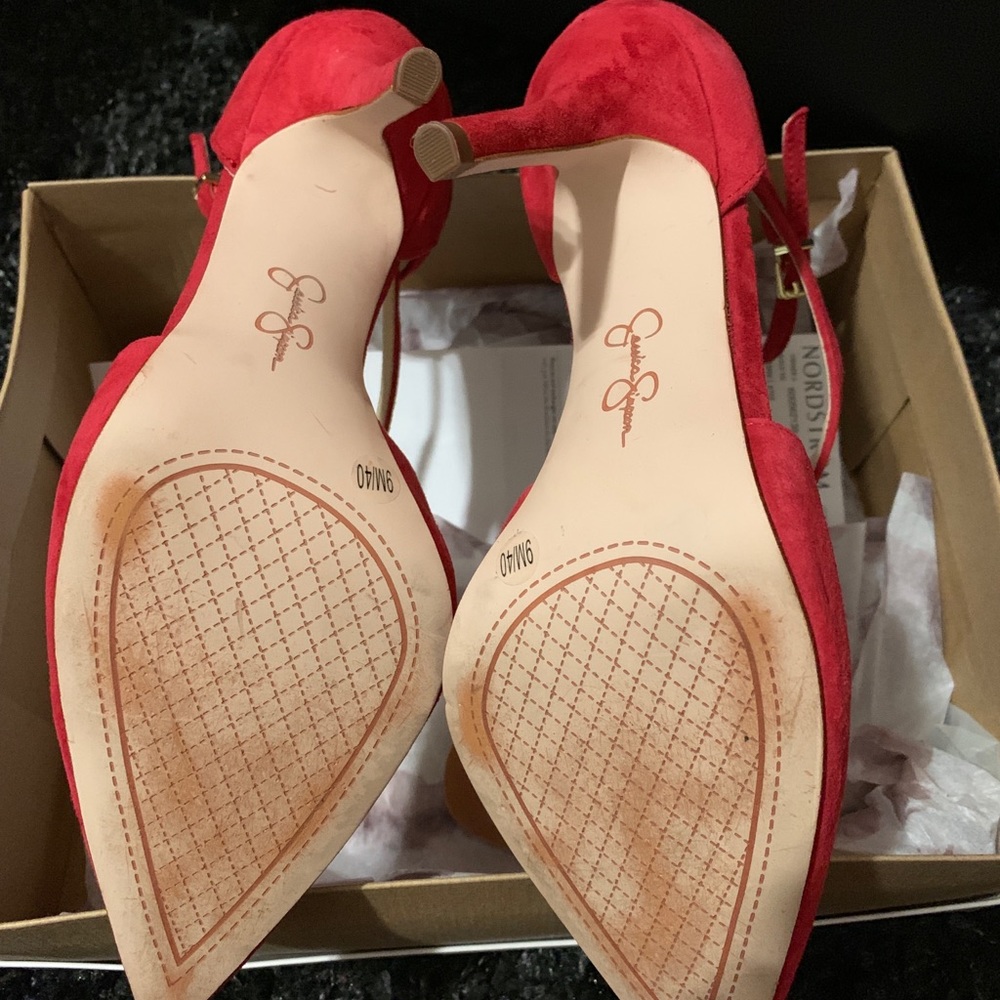 Red Pumps - Picture 3 of 4